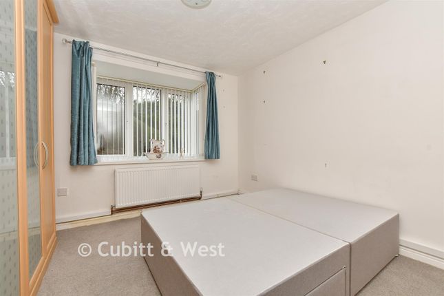 6, Lordsgrove Close, Tadworth photo 3