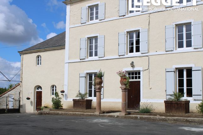 Villa for sale in Messé, Deux-Sèvres, Nouvelle-Aquitaine
