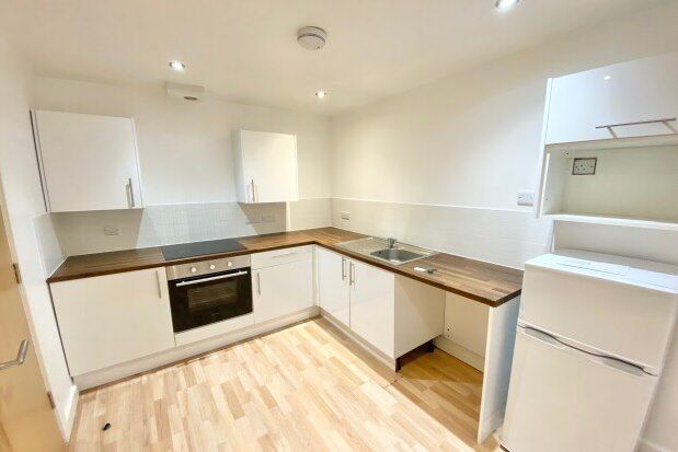 Thumbnail Flat to rent in 5 Markfield Court, Leicester