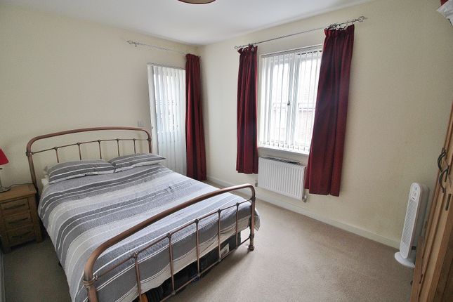 5 Pinnova Place, Orchard Mead, Waterlooville photo 3