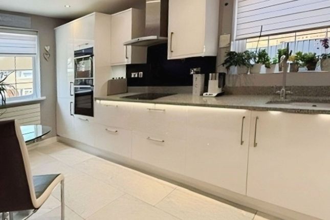 15 Derwent Walk, Leicester photo 3