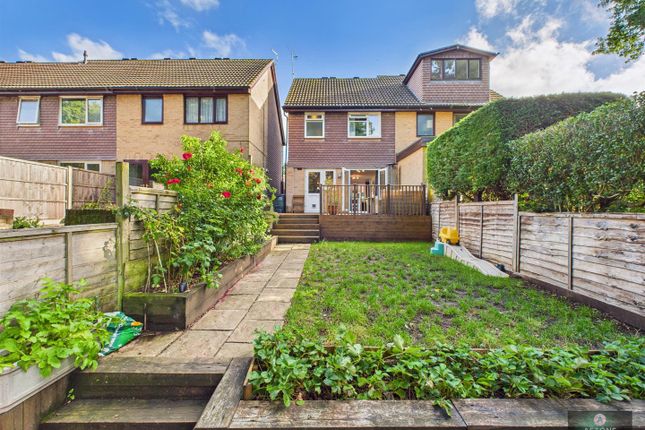 35, Poynings Road, Crawley photo 4