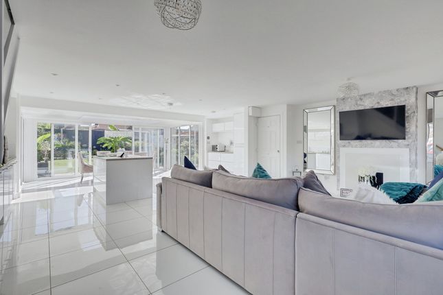 30, Alderleys, Benfleet photo 4