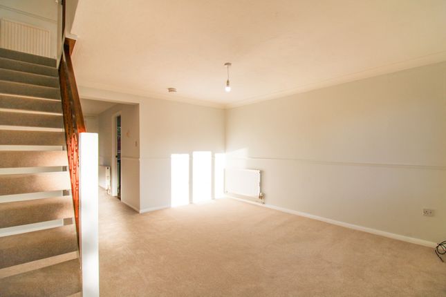 18, Gleneagles Drive, Farnborough photo 4