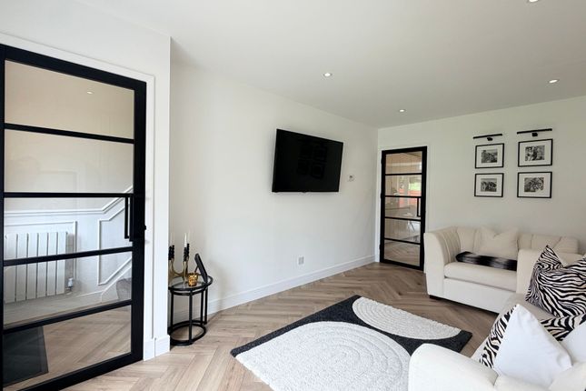 3 Maple Crescent, Glasgow photo 4