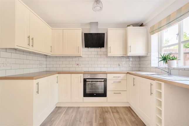 3, Meadowsweet Drive, Calne photo 3
