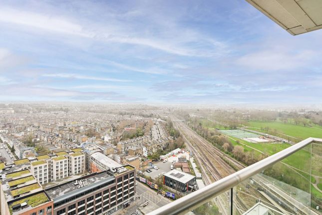 Flat for sale in City North East Tower, City North Place, Finsbury Park, London