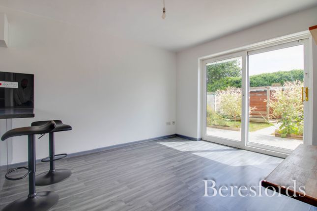 21, Poplars Close, Colchester photo 2