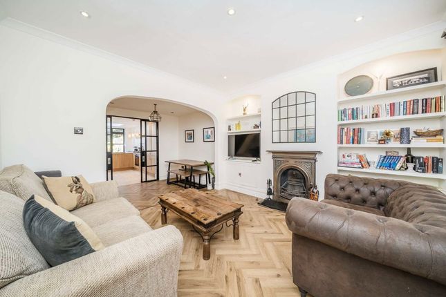 7, Spring Gardens, West Molesey photo 2