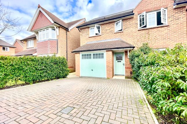 Detached house to rent in Martinet Road, Woodley, Berkshire