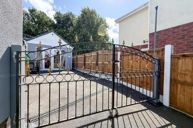 112, Park Lane, Stoke-On-Trent photo 3