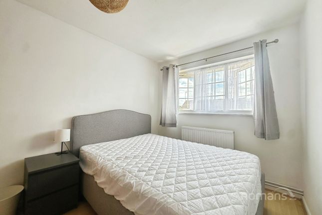 Room 2,, 3, Arncliffe, Berkshire photo 3