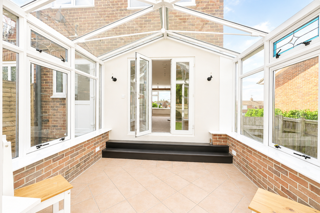 16 Jaggard Way, Staplehurst photo 5