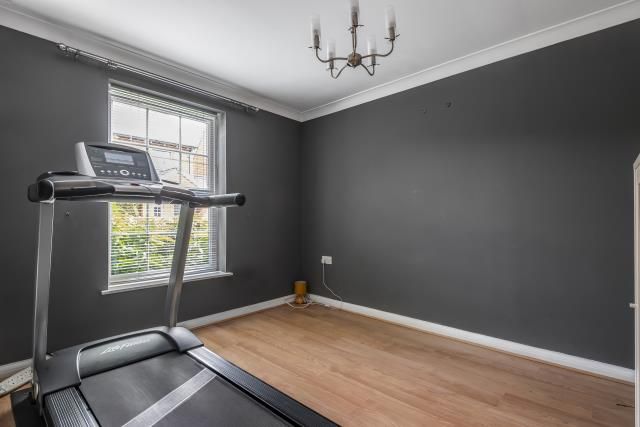 18, Compton Way, Hook photo 4