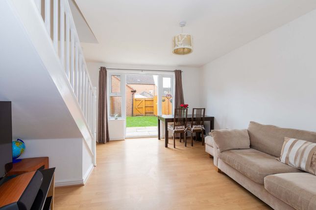2, Owen Close, Langley photo 3