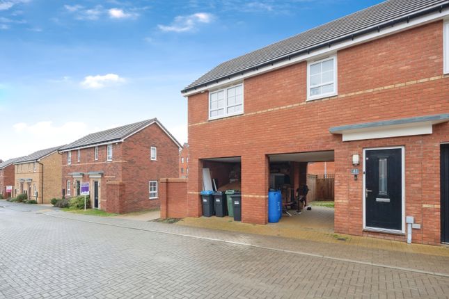 39, Saturn Avenue, Fairfields, Milton Keynes photo 3