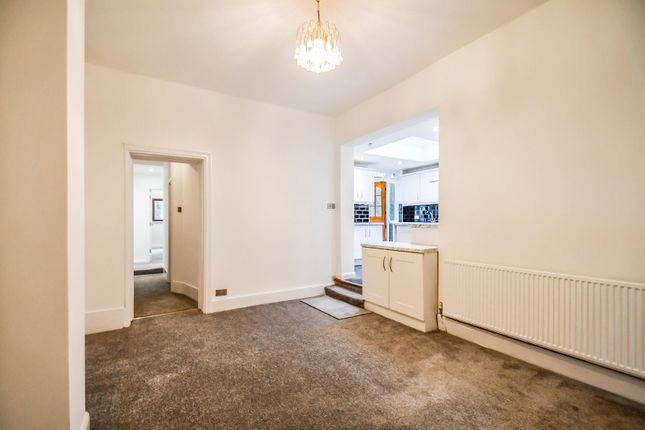 Flat for sale in The Leas, Westcliff On Sea, Essex