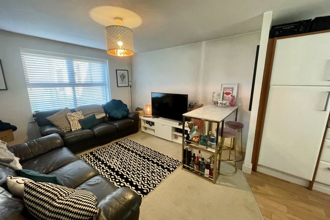 21, Standside, Northampton photo 3