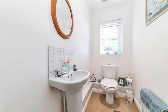 4, Penbere Close, Tadley photo 3
