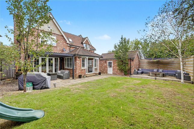 2, Devey Close, Hertfordshire photo 2