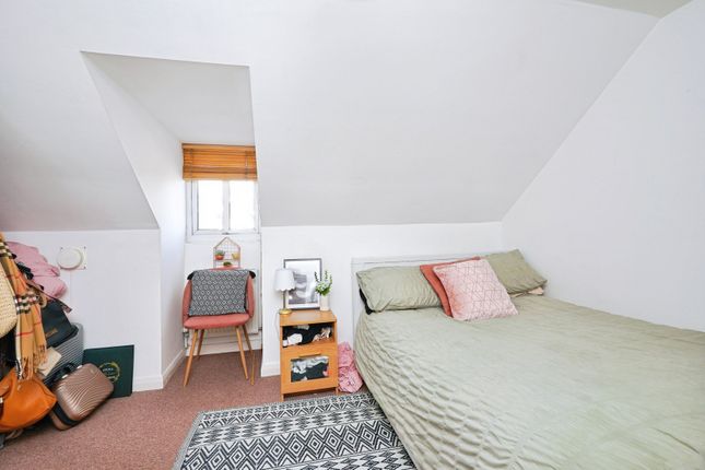 Flat 4, Morehall Court,, Station Road, Folkestone photo 5