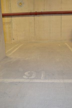 Parking/garage to rent in Bloemfontein Road, London