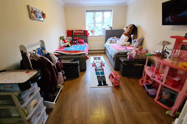 2, Mackensie Court, Winchmore Hill photo 4