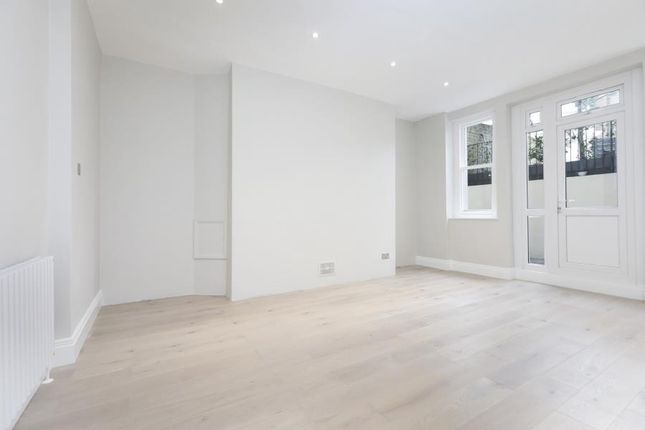 Flat to rent in Holland Road, Kensington