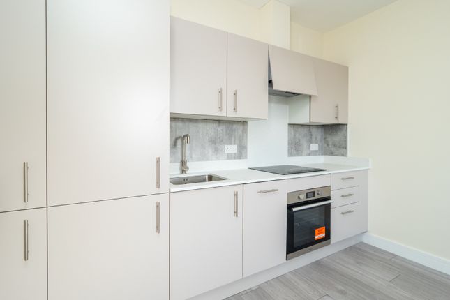 Thumbnail Flat for sale in Ewell Road, Cheam