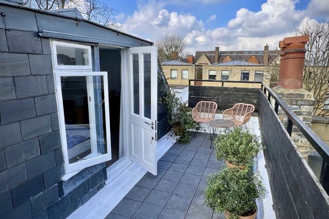 Flat for sale in Barnsbury Park, London