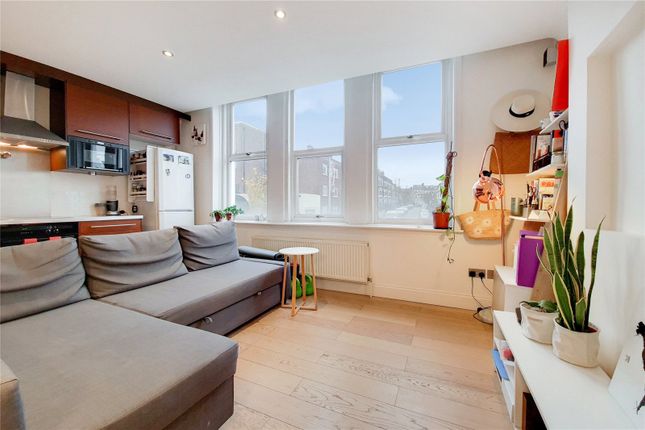 Thumbnail Flat for sale in Lavender Hill, Battersea