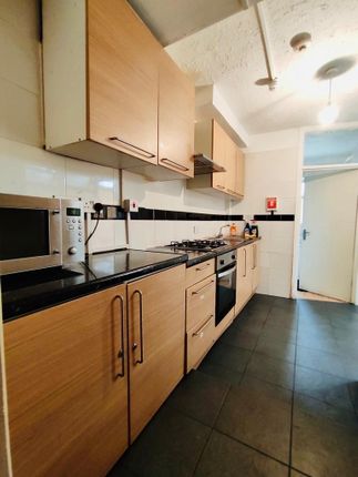 Thumbnail Shared accommodation to rent in Dowsett Road, London