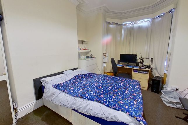 21 Brudenell Grove, Leeds photo 5