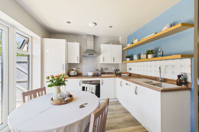 15, Furrow Close, Cheltenham photo 3
