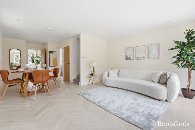 16, Warley Mount, Brentwood photo 3