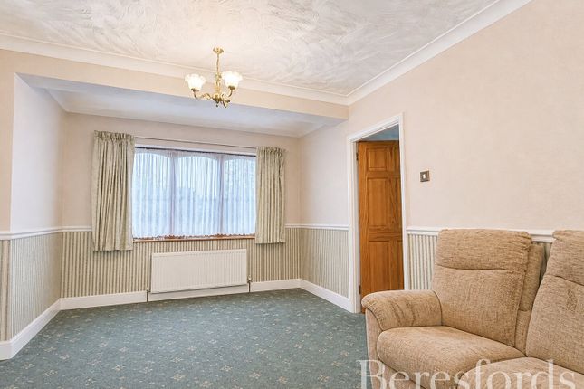 Eyhurst Avenue, Hornchurch photo 4