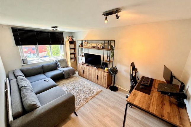 4, Navestock Close, London photo 4