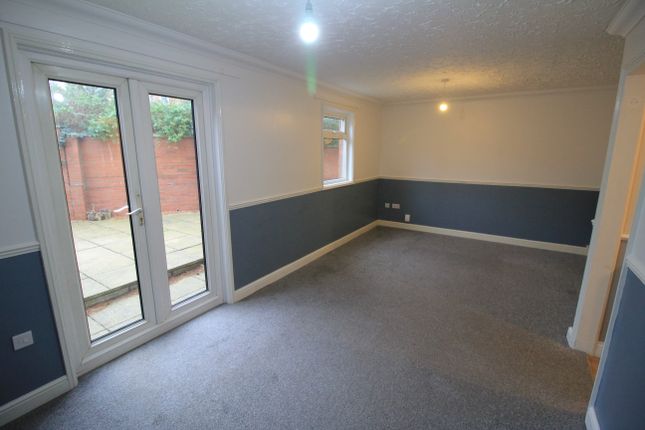13, Whitethorn Close, Norwich photo 4