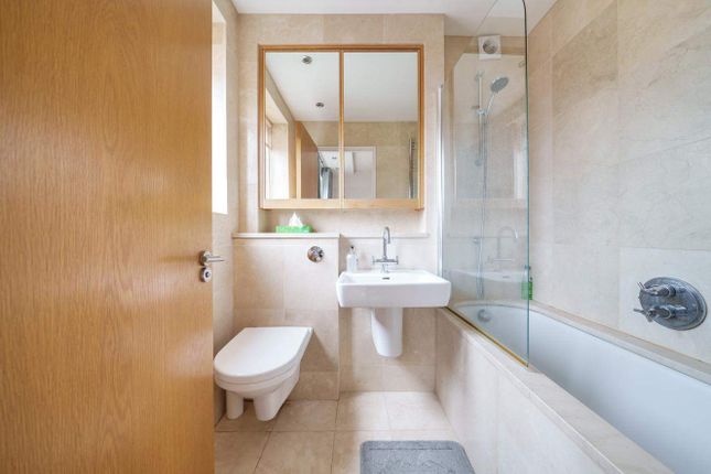 Flat for sale in Hall Road, London