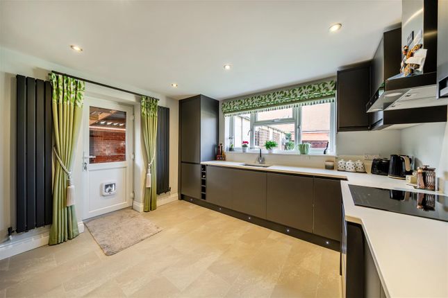 11, Brook Street, Aston Clinton photo 4