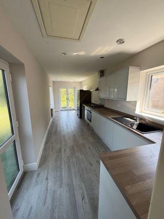 59 Station Road, Llanelli photo 4