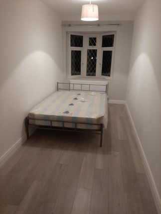 Shared accommodation to rent in Great West Road, Hounslow West