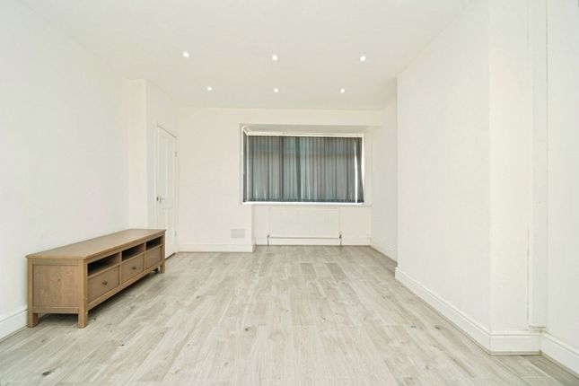 32, Lostock Avenue, Cheshire photo 3