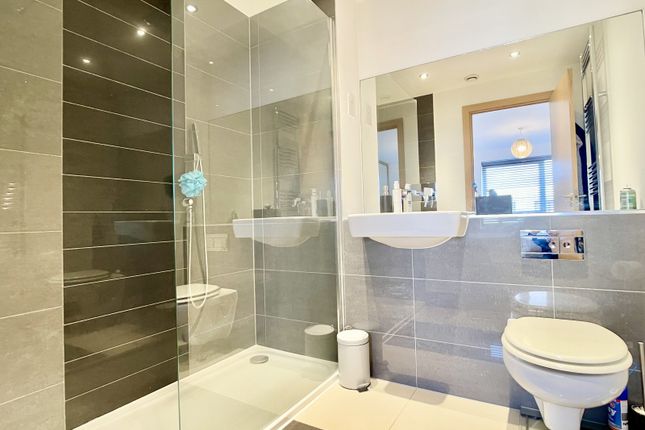 Flat for sale in Creek Mill Way, Waterford Place, Dartford, Kent