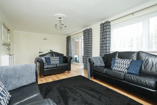14, Walmer Way, Kent photo 2