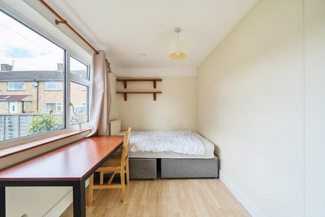 Room to rent in Rede Close, Headington