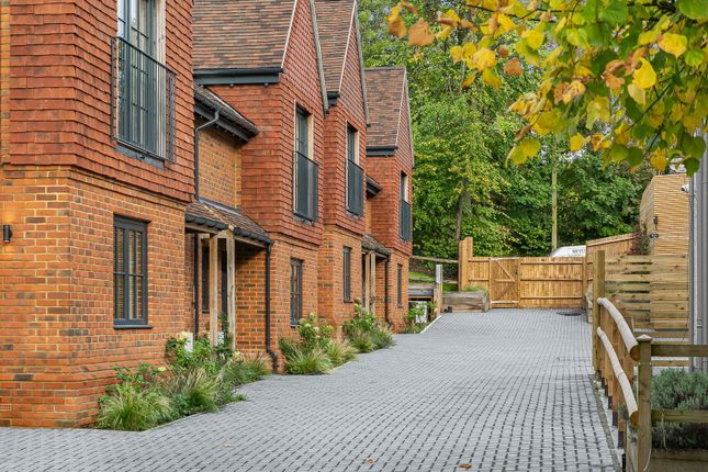 Plot 3, Effingham Mews, The Street, Leatherhead photo 2