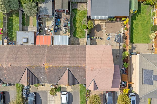 11 Champness Road, Barking photo 4