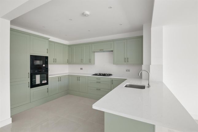 42, White Heart Avenue, Uxbridge photo 3
