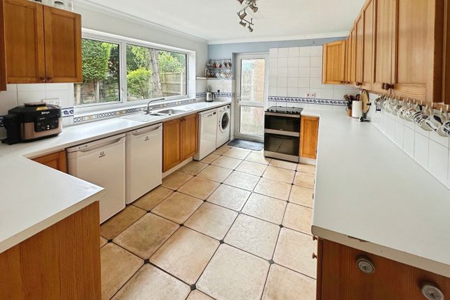 4, Dovecote Close, Tettenhall, Wolverhampton photo 4